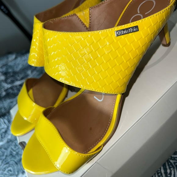Yellow Calvin Klein heels 🌼 - Picture 2 of 6